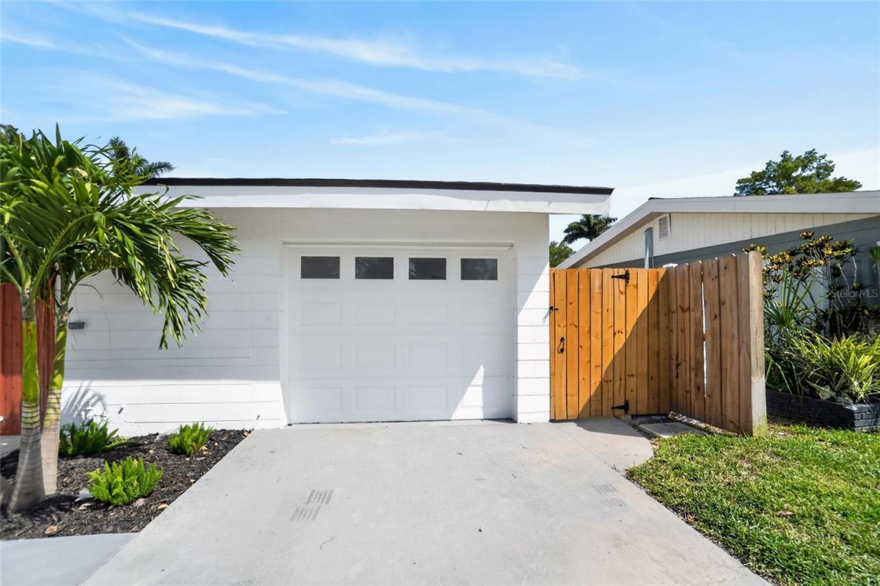 1524 Carson Circle Ne, Saint Petersburg, FL 33703 Photo