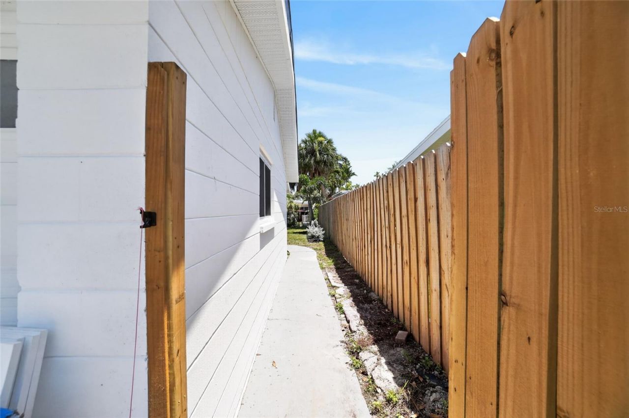 1524 Carson Circle Ne, Saint Petersburg, FL 33703 Photo