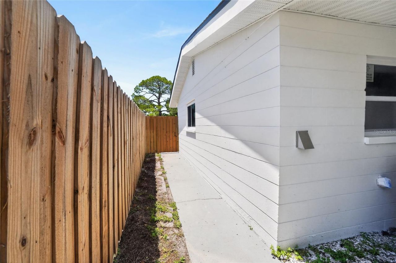 1524 Carson Circle Ne, Saint Petersburg, FL 33703 Photo
