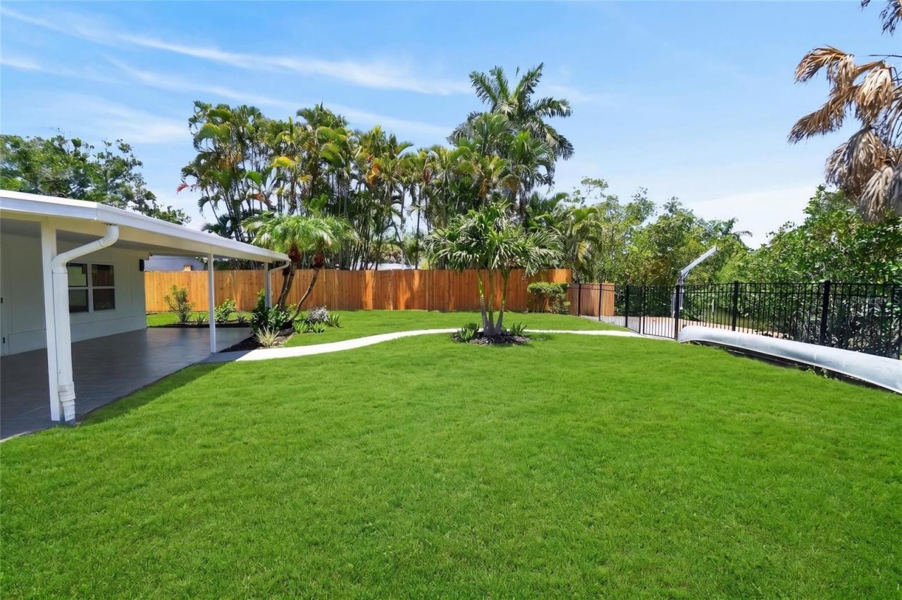 1524 Carson Circle Ne, Saint Petersburg, FL 33703 Photo