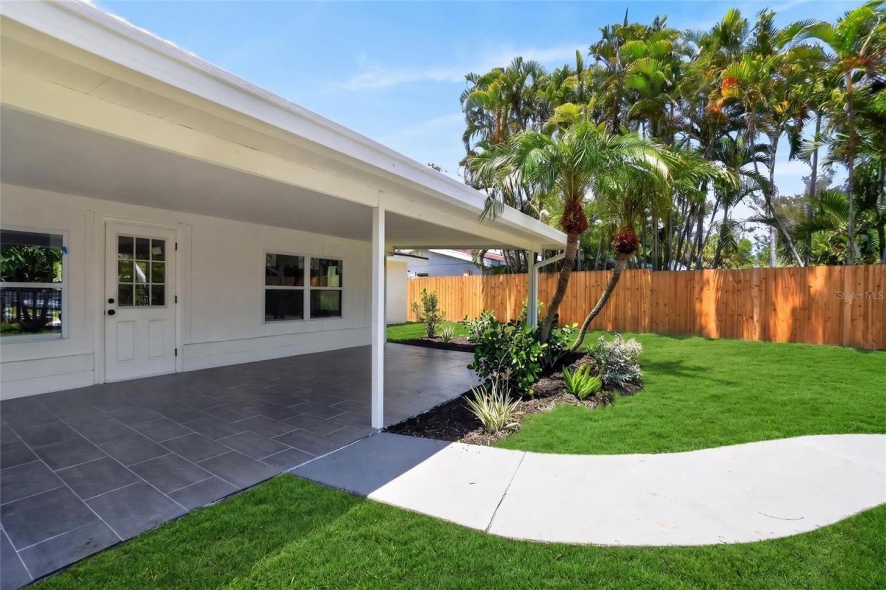 1524 Carson Circle Ne, Saint Petersburg, FL 33703 Photo