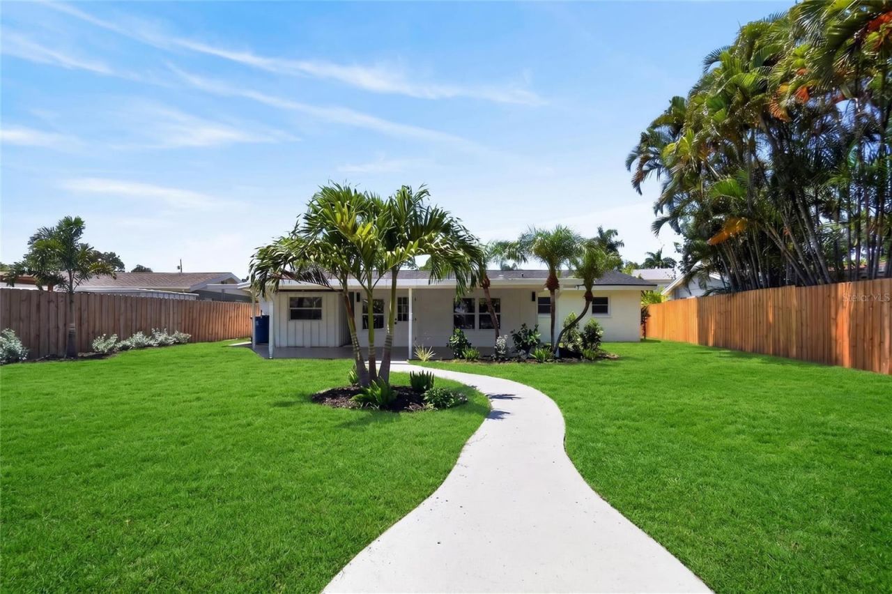 1524 Carson Circle Ne, Saint Petersburg, FL 33703 Photo