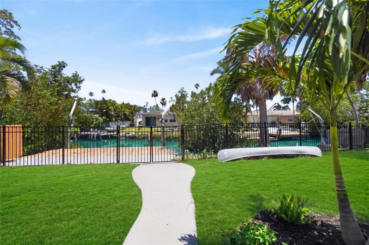 1524 Carson Circle Ne, Saint Petersburg, FL 33703 Photo