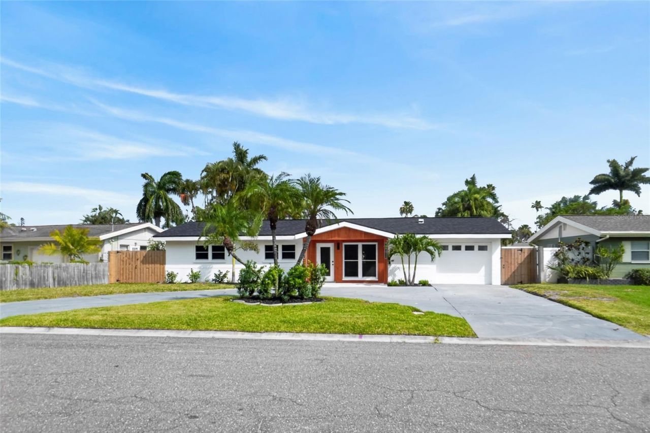 1524 Carson Circle Ne, Saint Petersburg, FL 33703 Photo