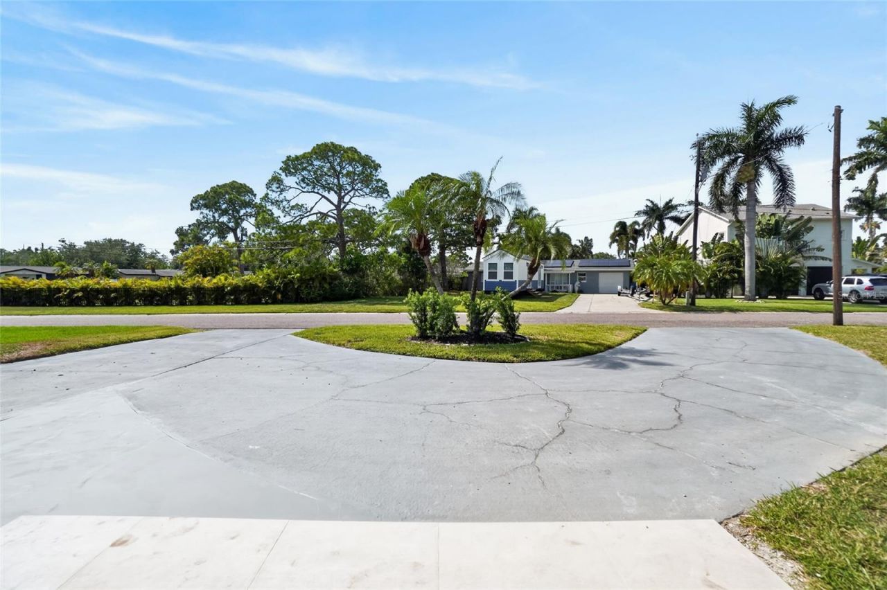 1524 Carson Circle Ne, Saint Petersburg, FL 33703 Photo