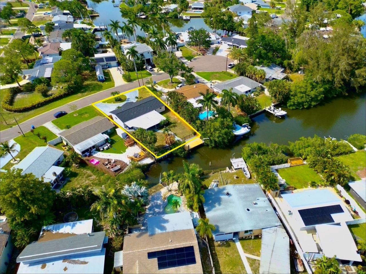 1524 Carson Circle Ne, Saint Petersburg, FL 33703 Photo