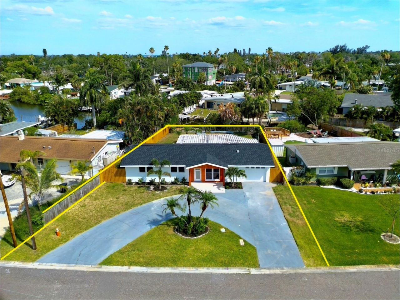 1524 Carson Circle Ne, Saint Petersburg, FL 33703 Photo