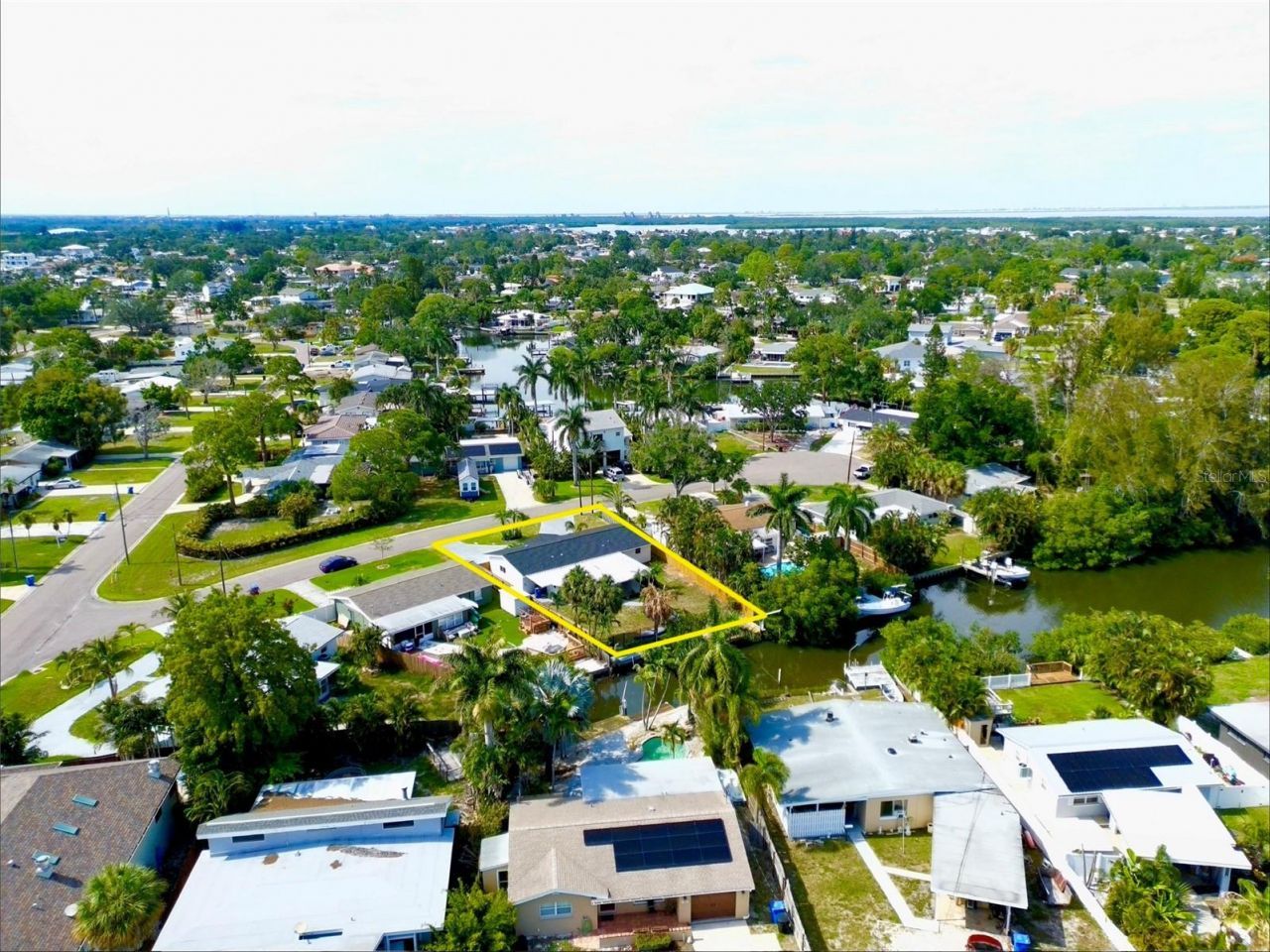 1524 Carson Circle Ne, Saint Petersburg, FL 33703 Photo