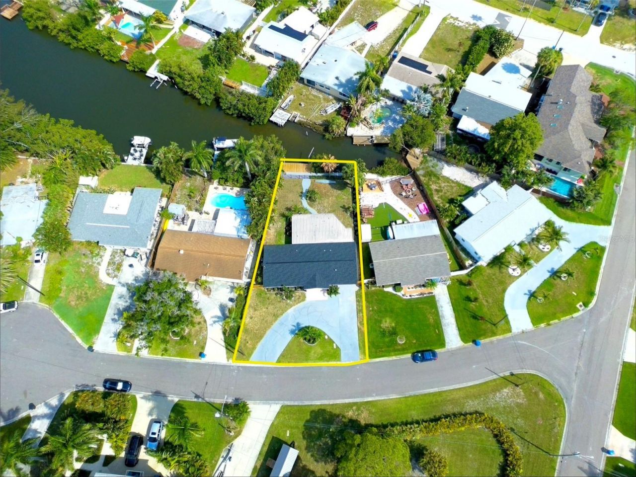 1524 Carson Circle Ne, Saint Petersburg, FL 33703 Photo