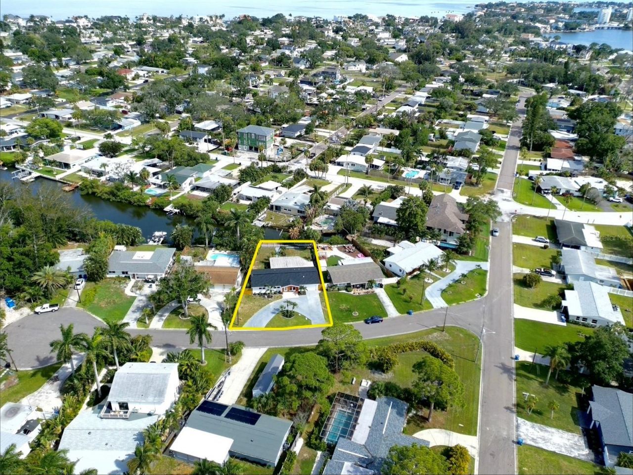 1524 Carson Circle Ne, Saint Petersburg, FL 33703 Photo