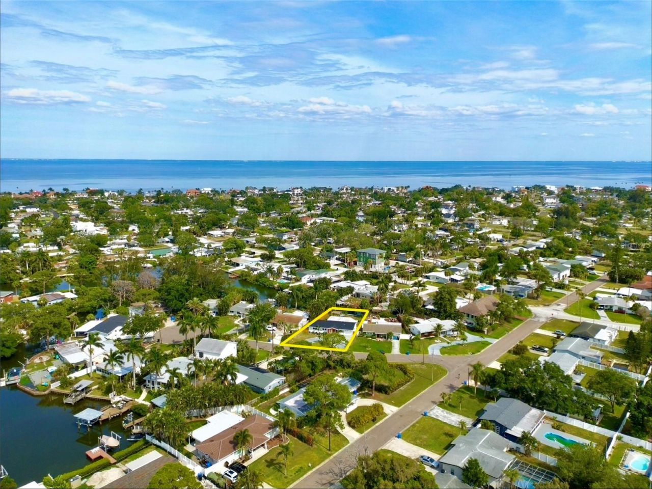 1524 Carson Circle Ne, Saint Petersburg, FL 33703 Photo