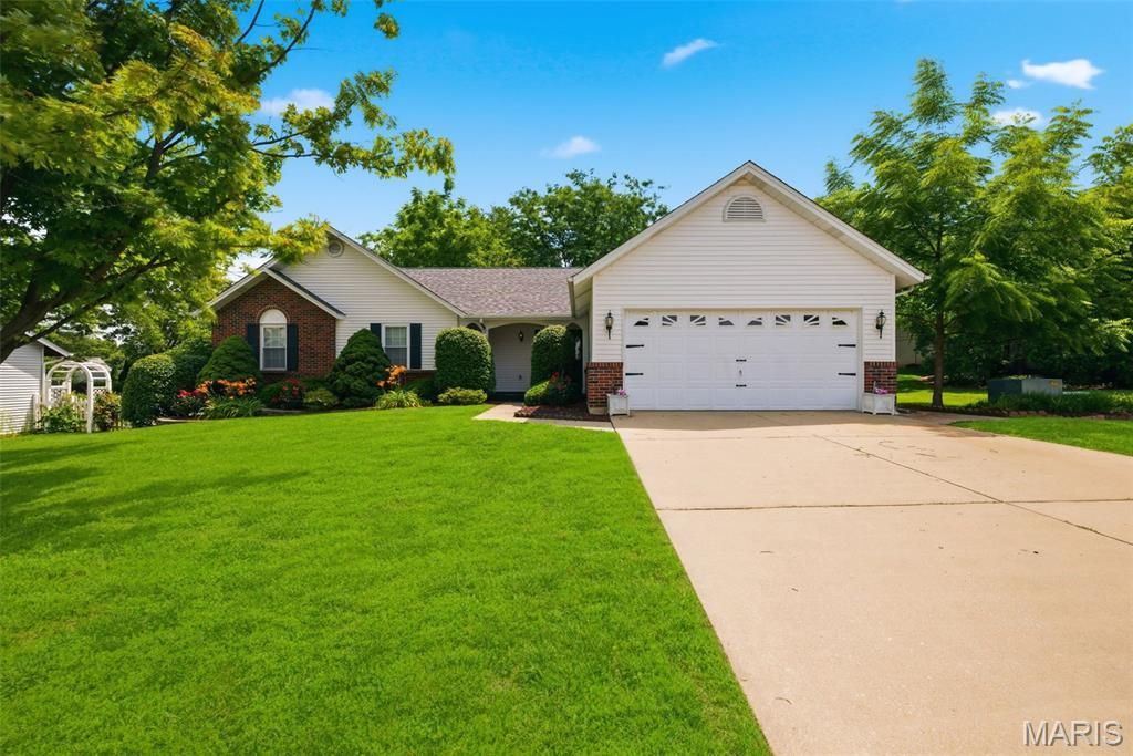 2082 Hackmann Estates Drive , Saint Charles, MO 63303 Main Photo