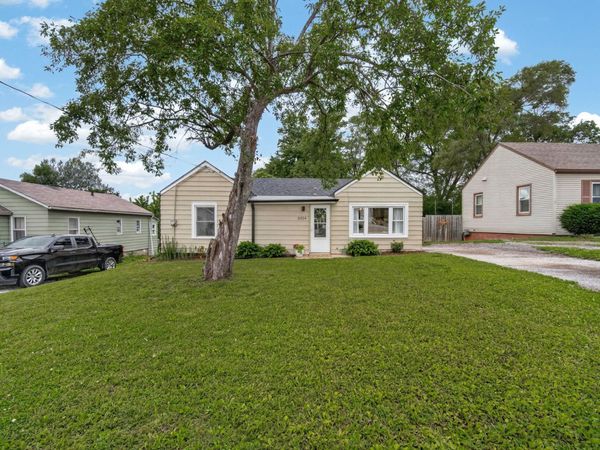 2324 E 40th Court, Des Moines, IA 50317
