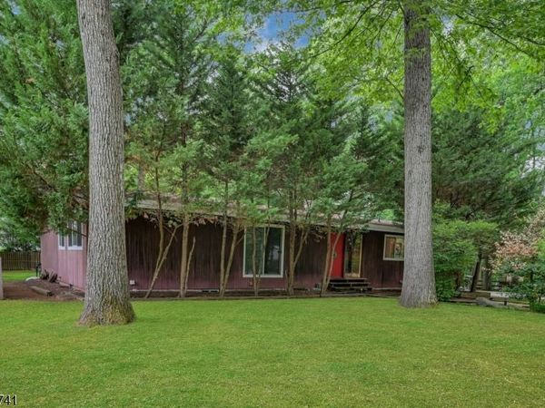 2009 E Glen Ave, Washington, NJ 07676