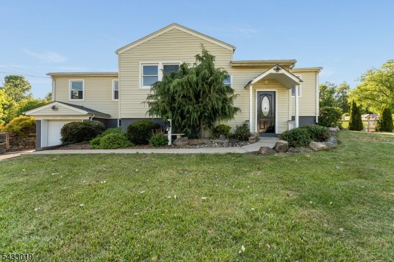 19 Columbus Cir, Mansfield, NJ 07865 Main Photo