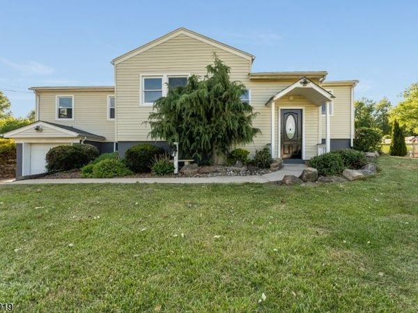 19 Columbus Cir, Mansfield, NJ 07865