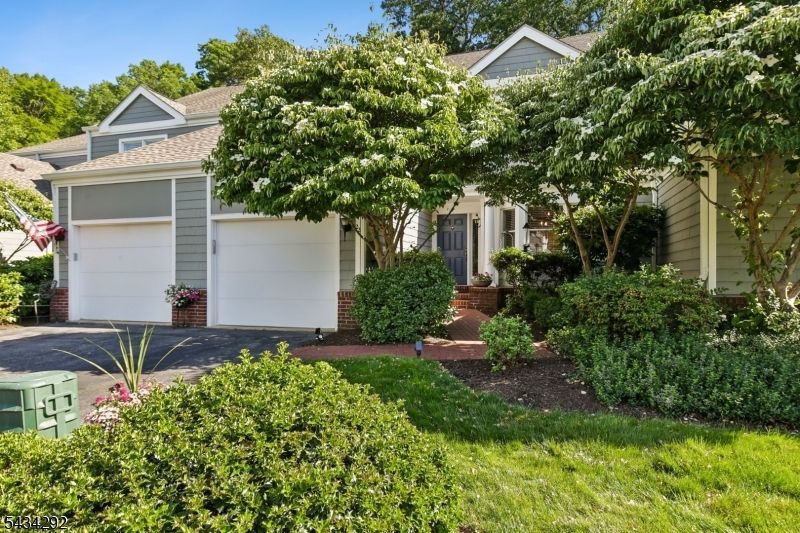 22 Woodcrest Dr, Morris, NJ 07960 Main Photo