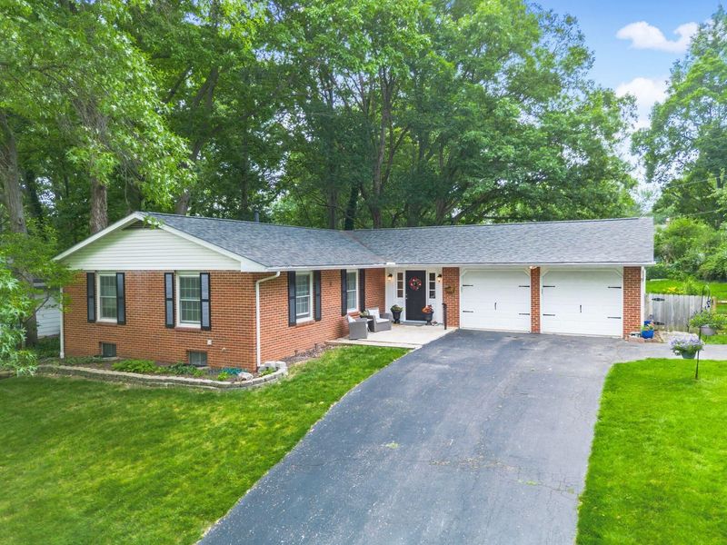 855 Singing Hills Lane, Columbus, OH 43235 Photo 2