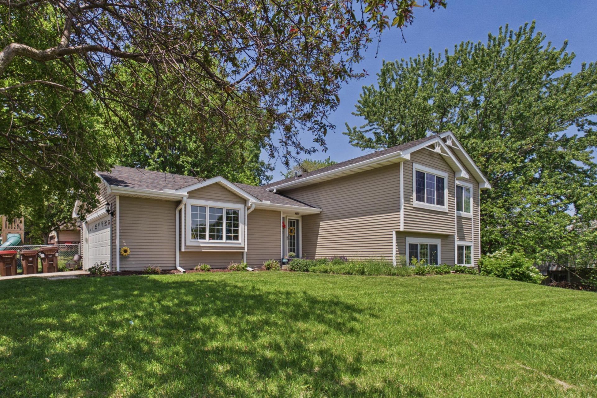 7598 Upper 23rd Street N, Oakdale, MN 55128
