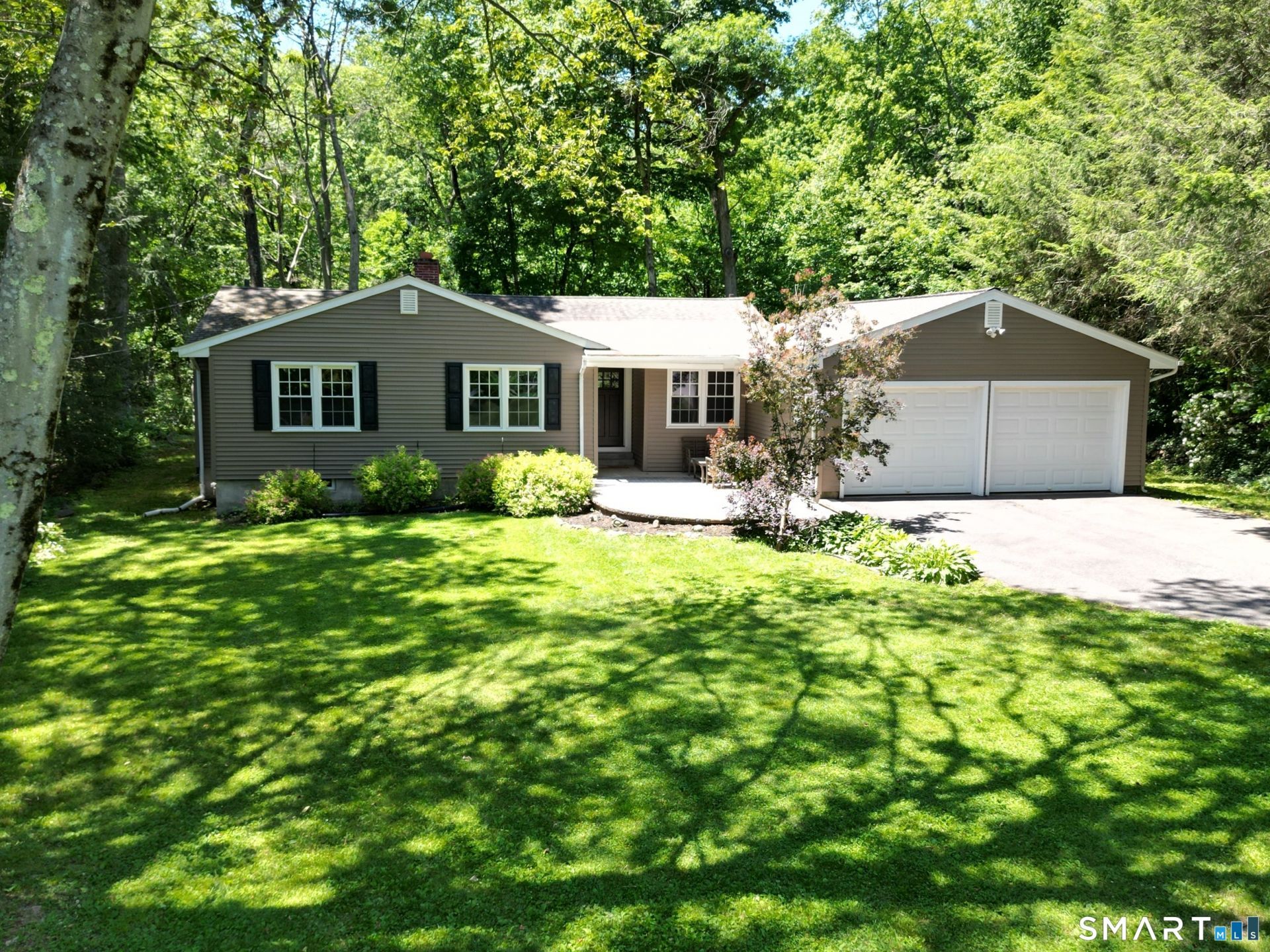 41 Hemlock, Trumbull, CT 06611 Main Photo