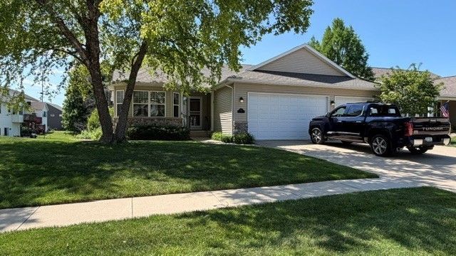 3411 Forest Valley Ct Ne, Cedar Rapids, IA 52411 Main Photo
