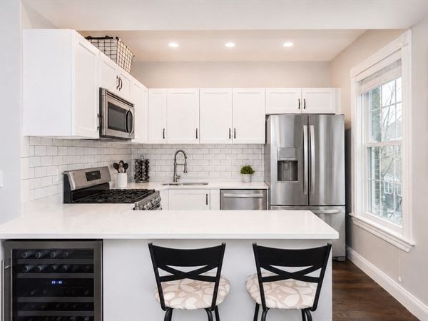 656 E 7th St, Unit 2, Boston, MA 02127