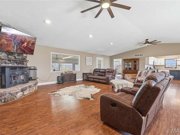 282 Reeds Road , Lebanon, MO 65536