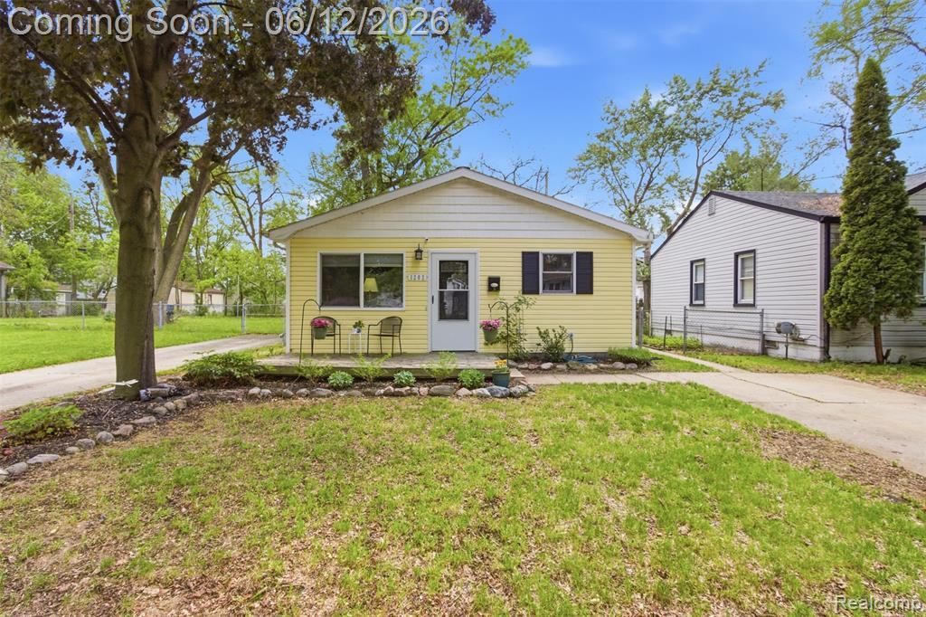 1202 E Elza Avenue, Hazel Park, MI 48030 Main Photo
