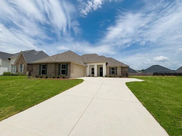 209 Woodcrest Drive, Stonewall, LA 71078