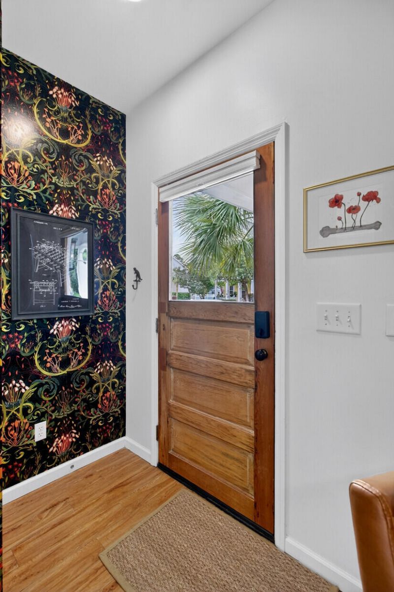 404 Forsythia Avenue Photo 4