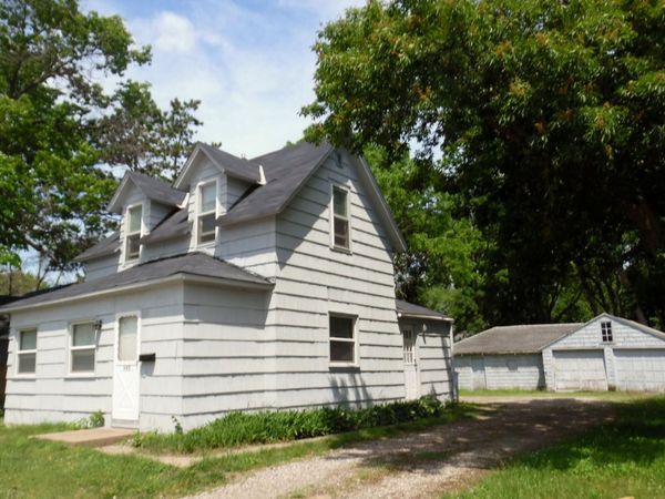 643 W Broadway Avenue, Forest Lake, MN 55025
