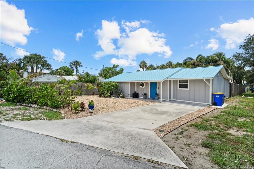 2495 NE Hickory Avenue, Jensen Beach, FL 34957 Photo