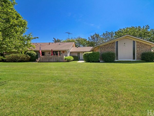 941 Wiltshire Drive, Unit D, McHenry, IL 60050