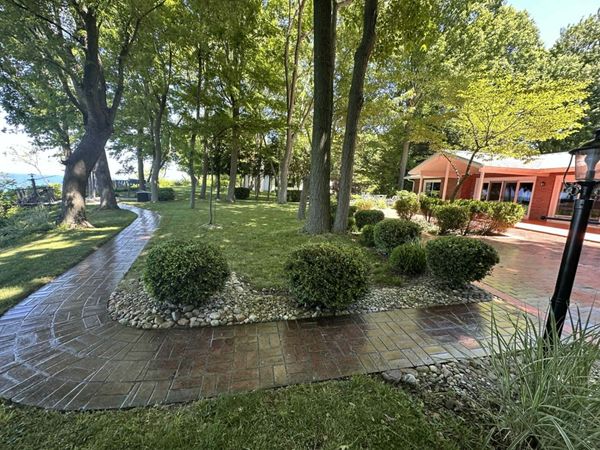 1716 W Benson Road, Benton Harbor, MI 49022