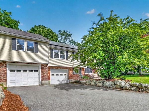 21 Hancock St, Bedford, MA 01730