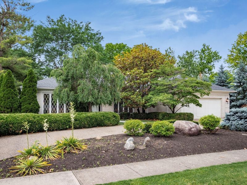 4275 Shelbourne Lane, Upper Arlington, OH 43220 Photo 2