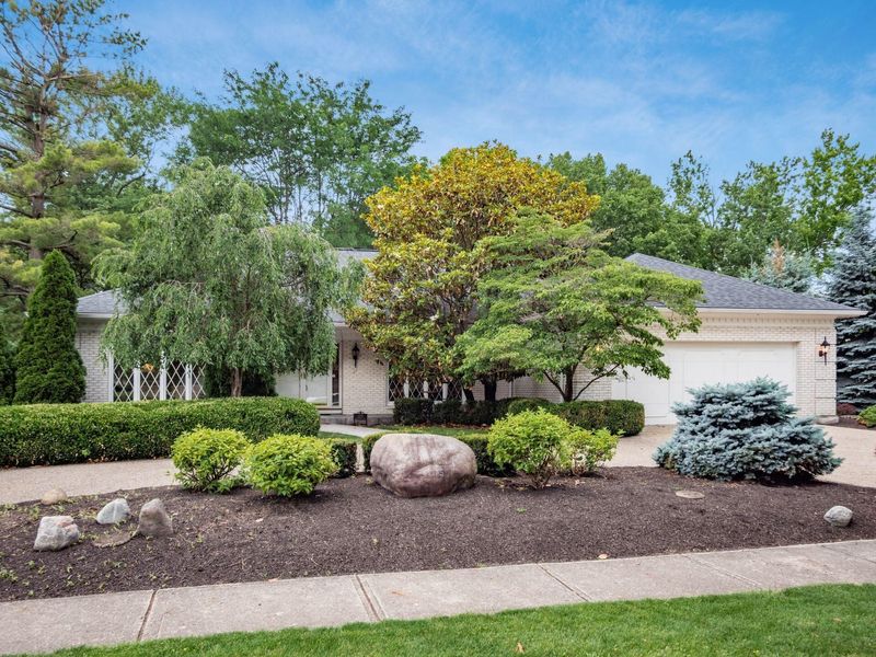 4275 Shelbourne Lane, Upper Arlington, OH 43220 Photo 3