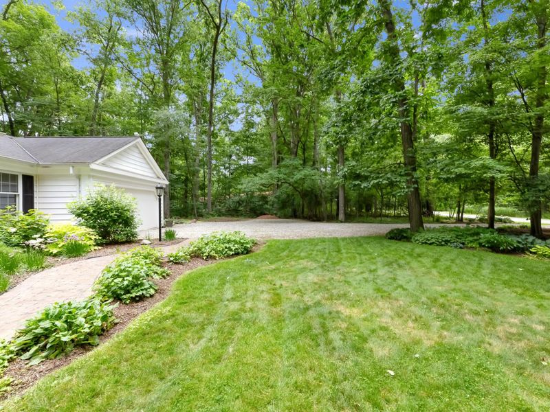 9291 Robinhood Circle , Westerville, OH 43082 Photo 4