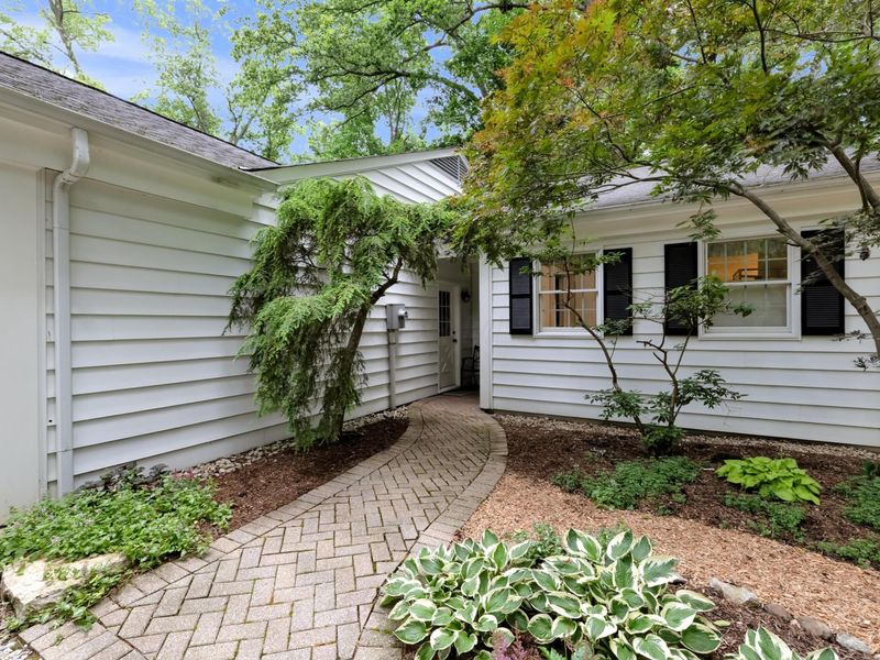 9291 Robinhood Circle , Westerville, OH 43082 Photo 5
