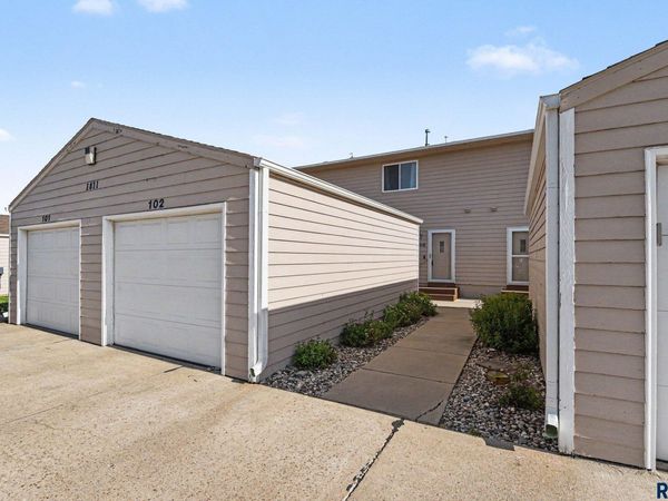 1811 S Sertoma Ave, Unit 102, Sioux Falls, SD 57106