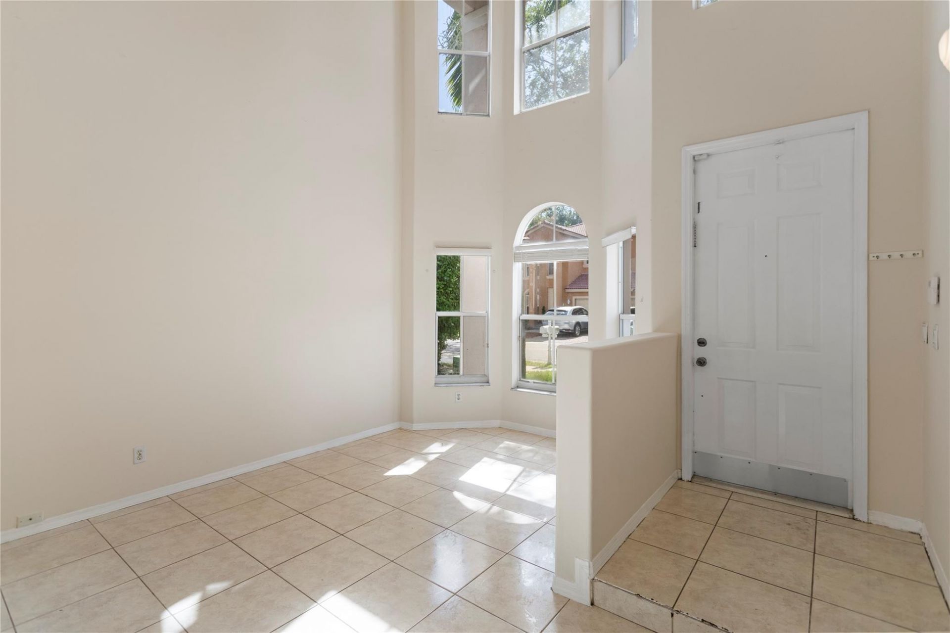 2215 NW 76th Terrace, Pembroke Pines, FL 33024 Photo