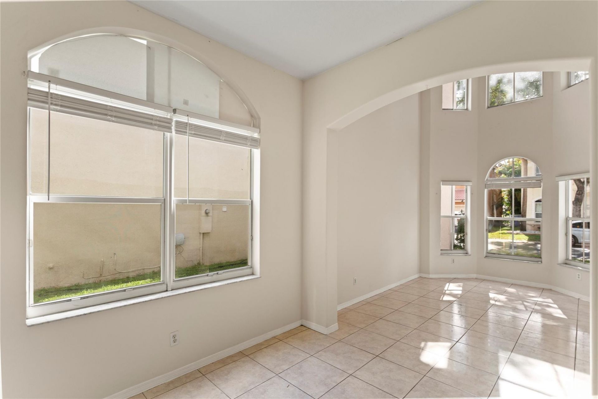 2215 NW 76th Terrace, Pembroke Pines, FL 33024 Photo