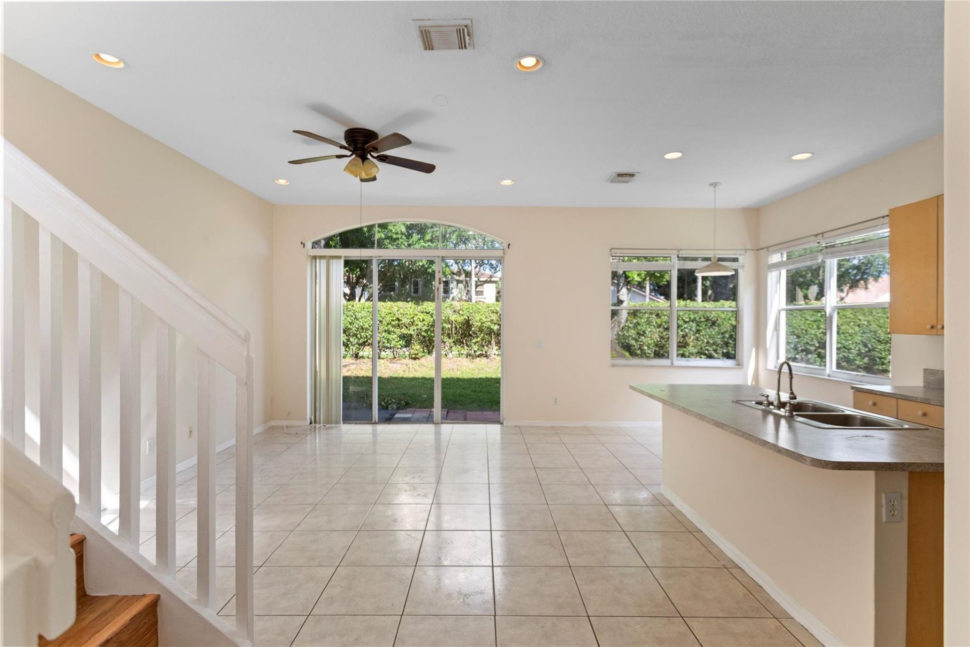 2215 NW 76th Terrace, Pembroke Pines, FL 33024 Photo