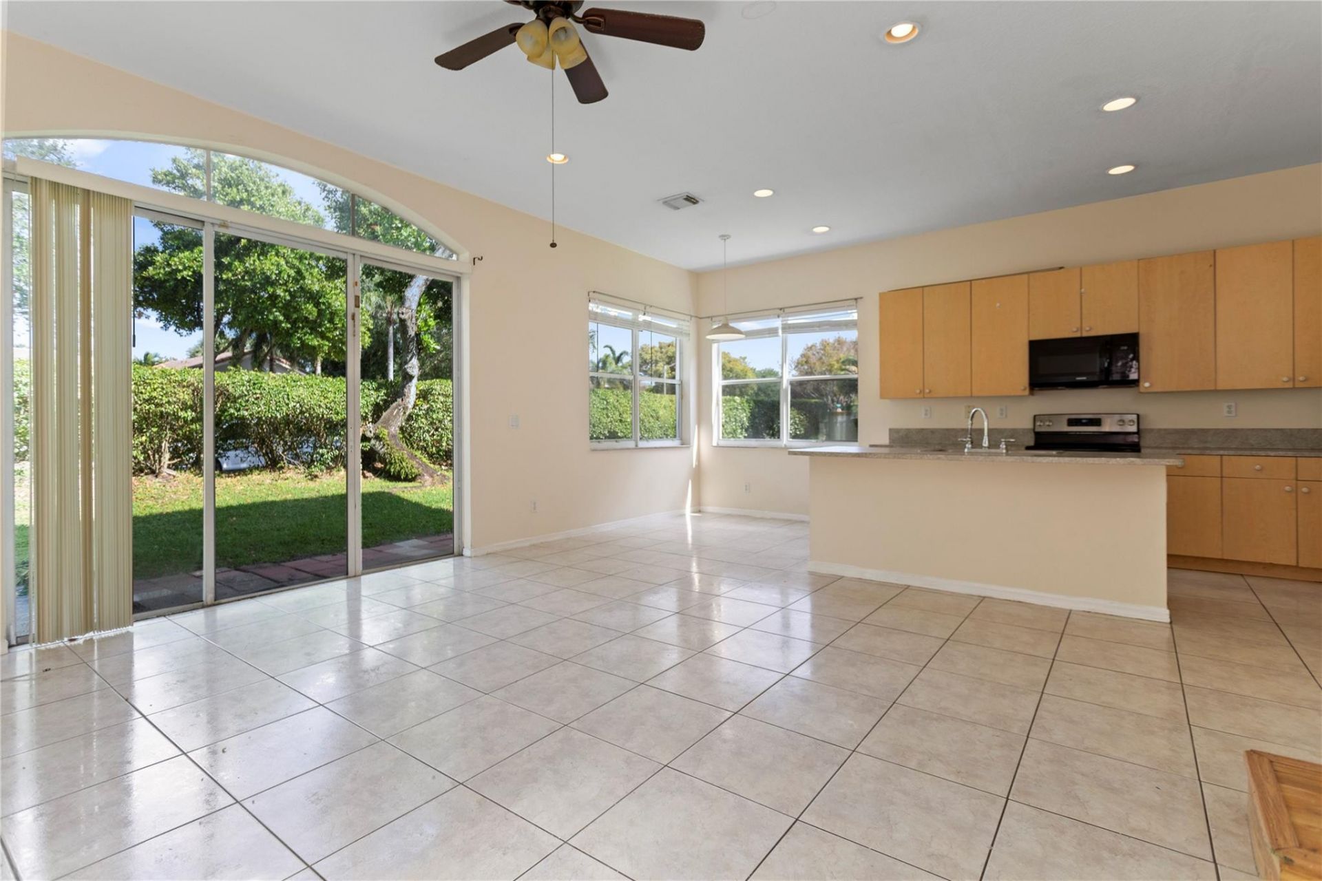 2215 NW 76th Terrace, Pembroke Pines, FL 33024 Photo