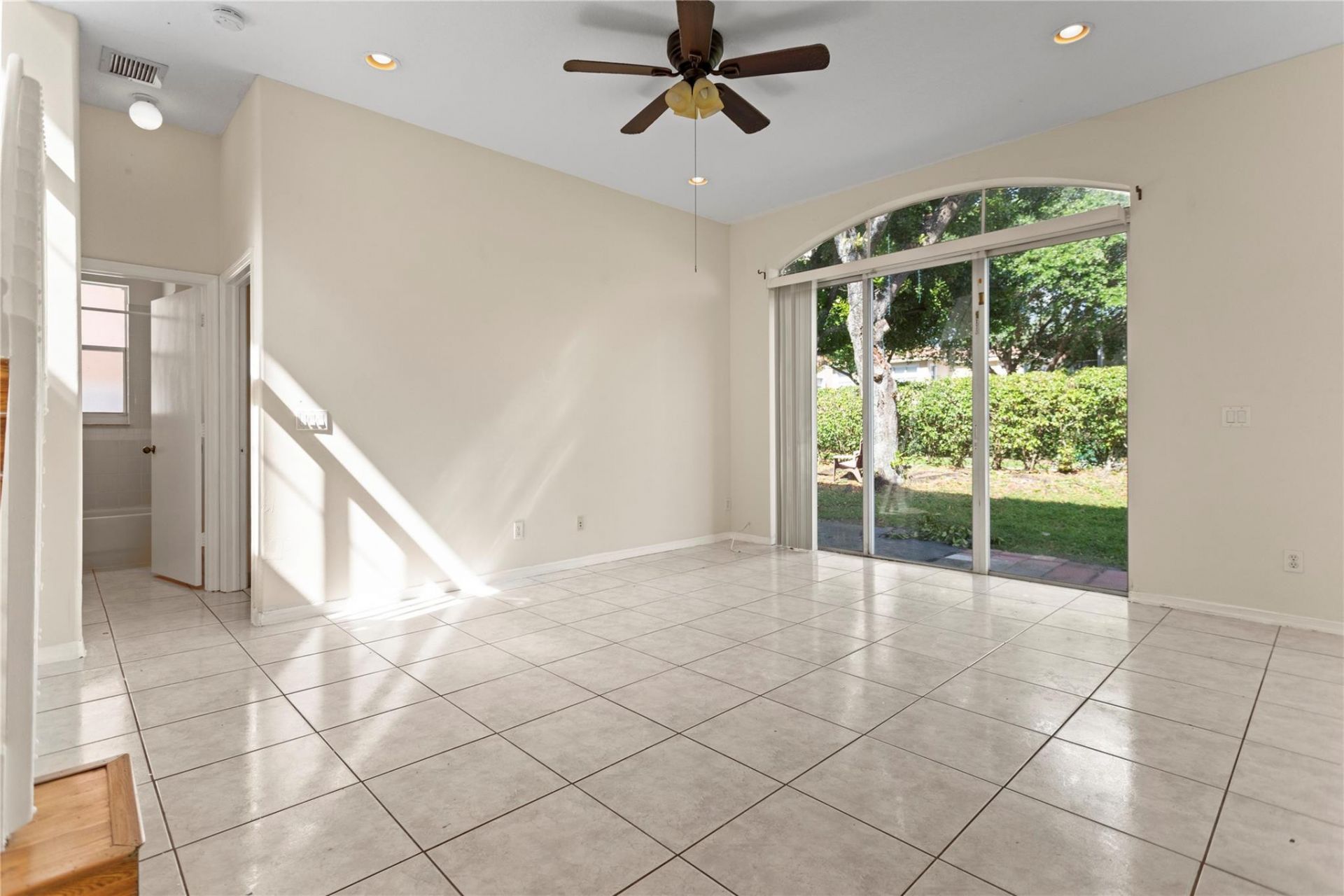 2215 NW 76th Terrace, Pembroke Pines, FL 33024 Photo