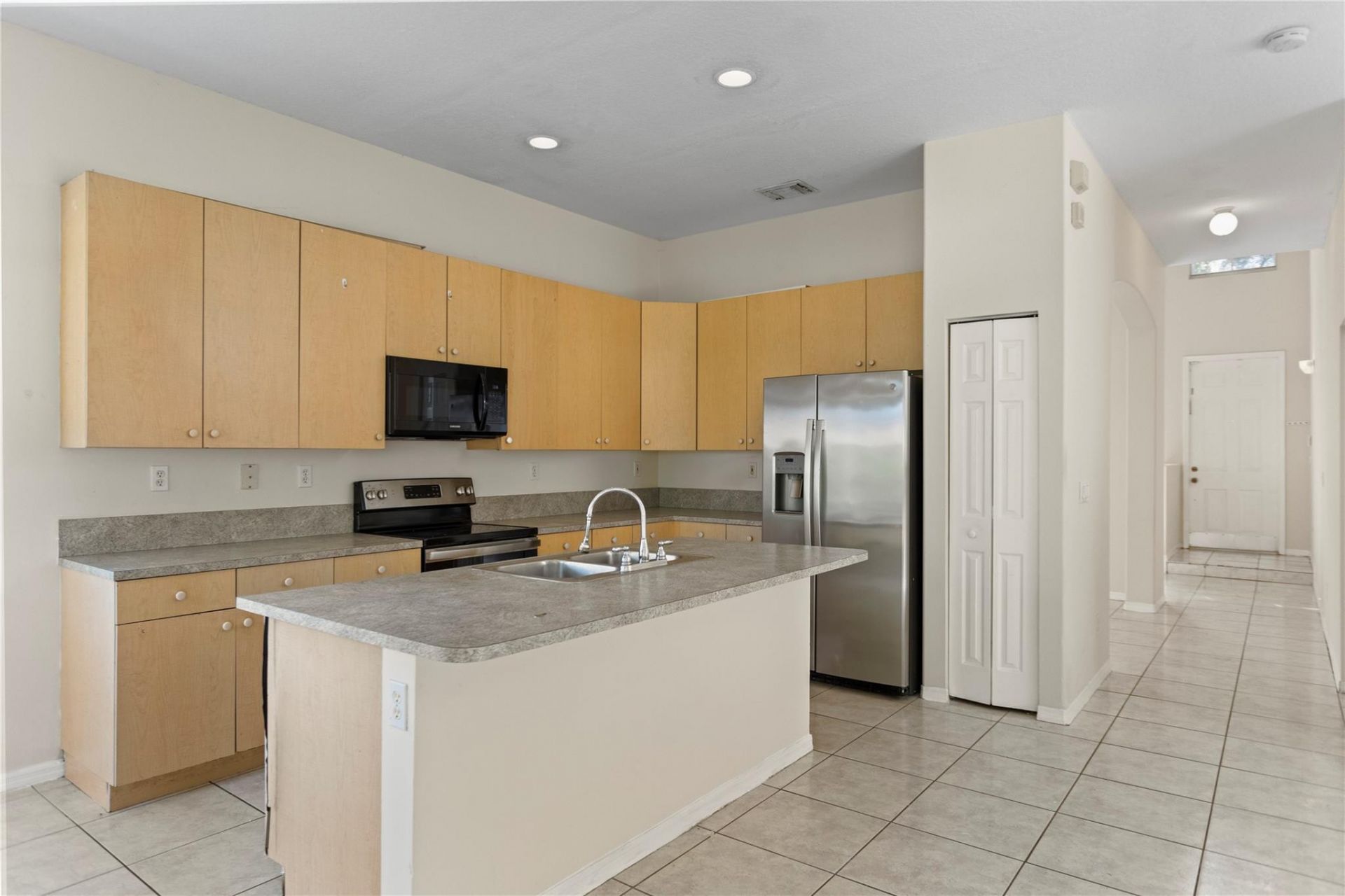 2215 NW 76th Terrace, Pembroke Pines, FL 33024 Photo