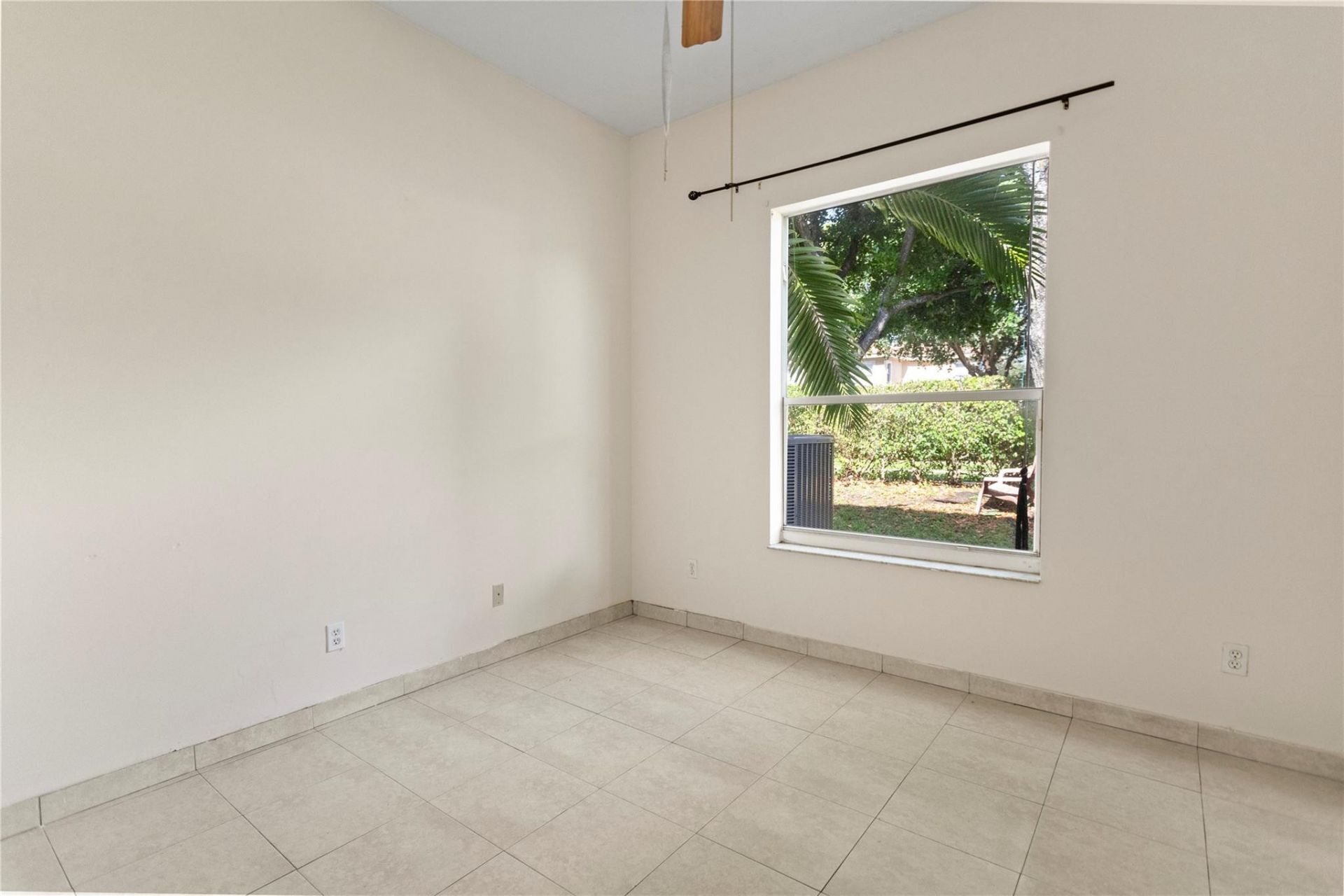 2215 NW 76th Terrace, Pembroke Pines, FL 33024 Photo