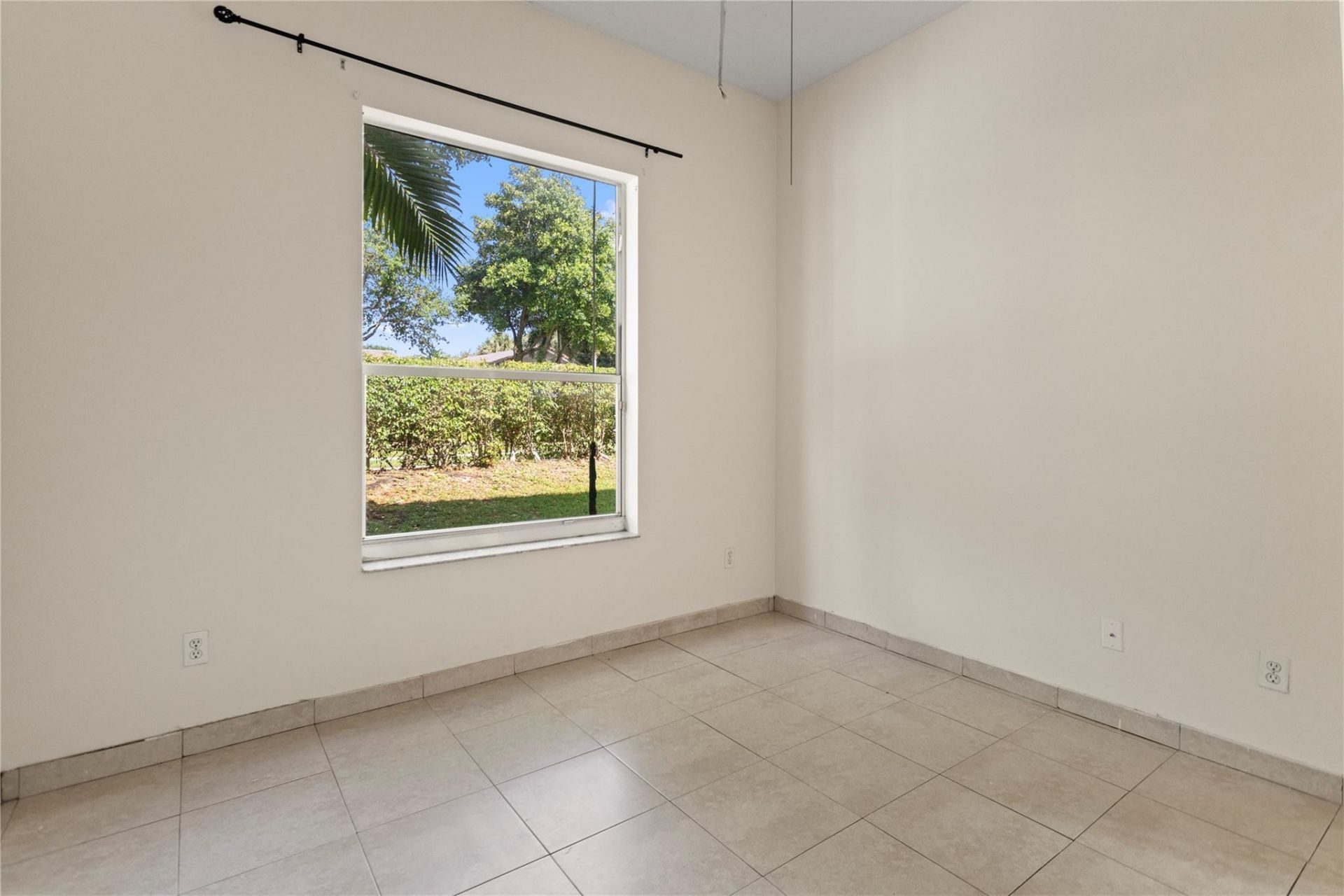 2215 NW 76th Terrace, Pembroke Pines, FL 33024 Photo