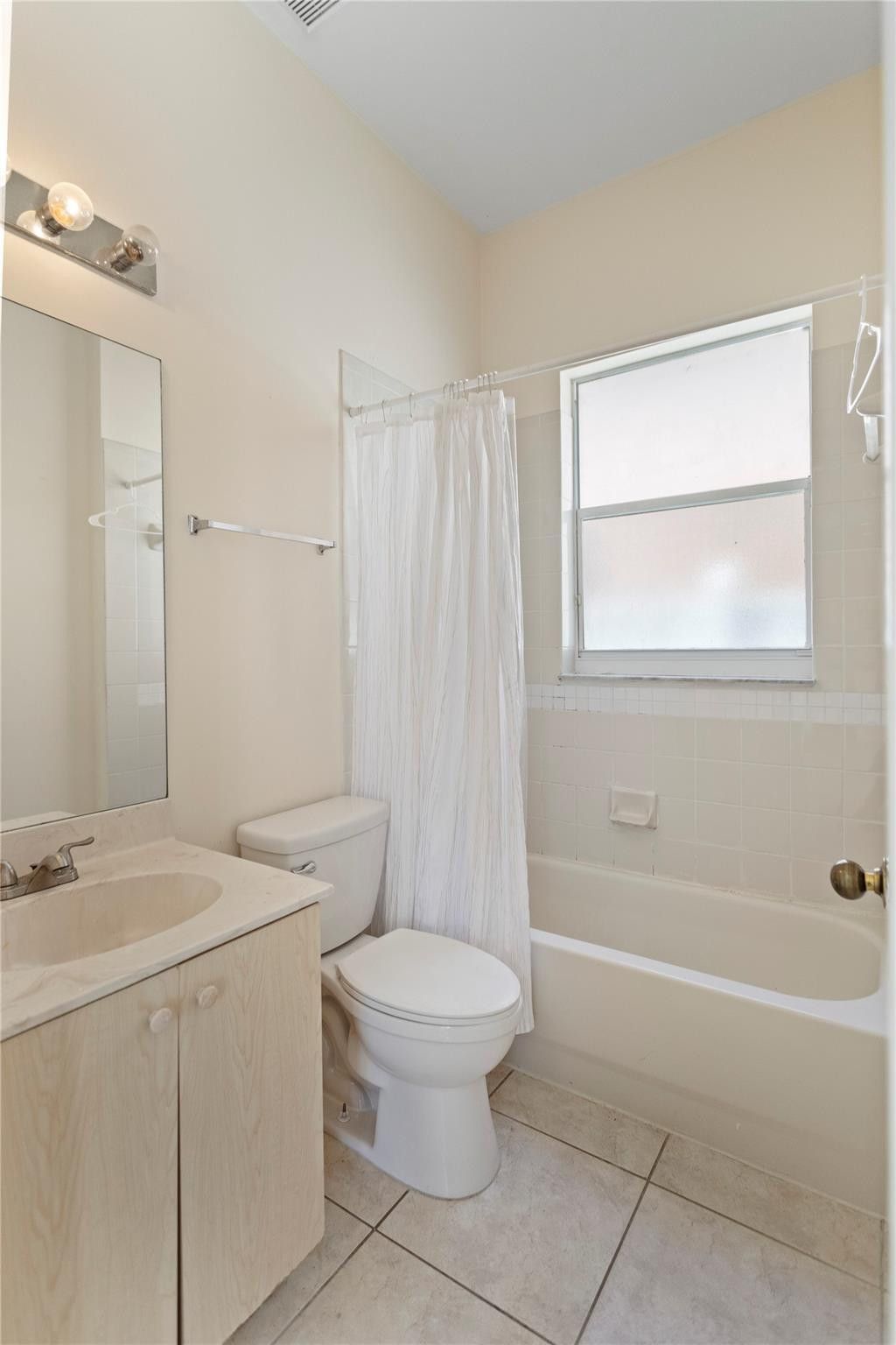 2215 NW 76th Terrace, Pembroke Pines, FL 33024 Photo
