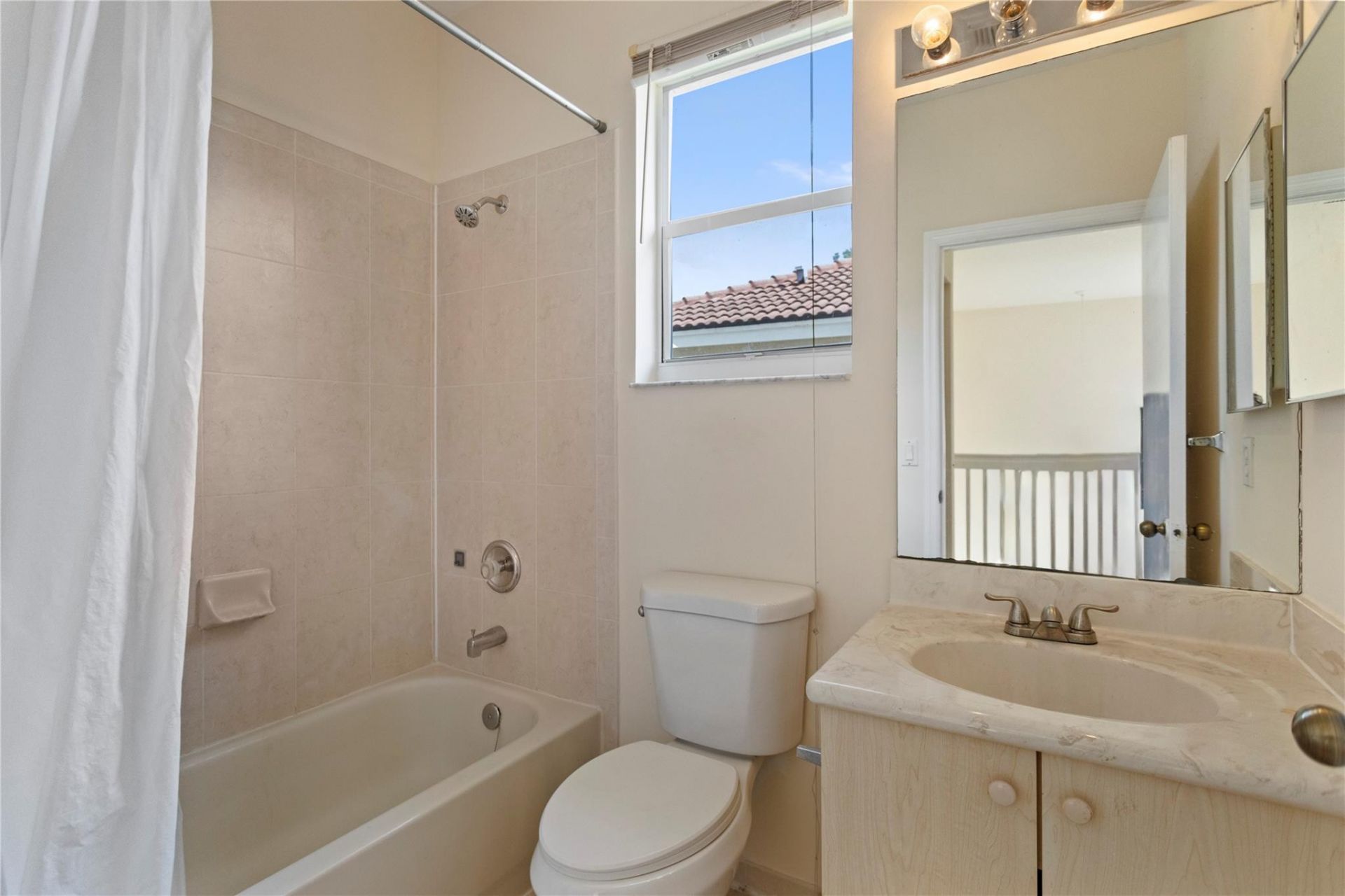 2215 NW 76th Terrace, Pembroke Pines, FL 33024 Photo